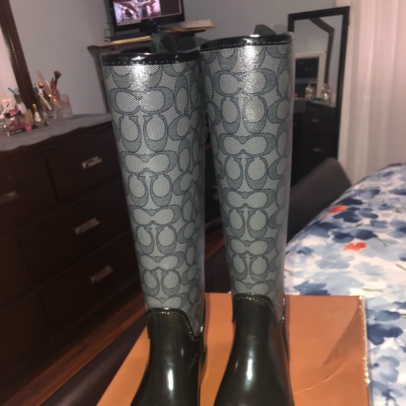 Boots - Picture 1 of 5